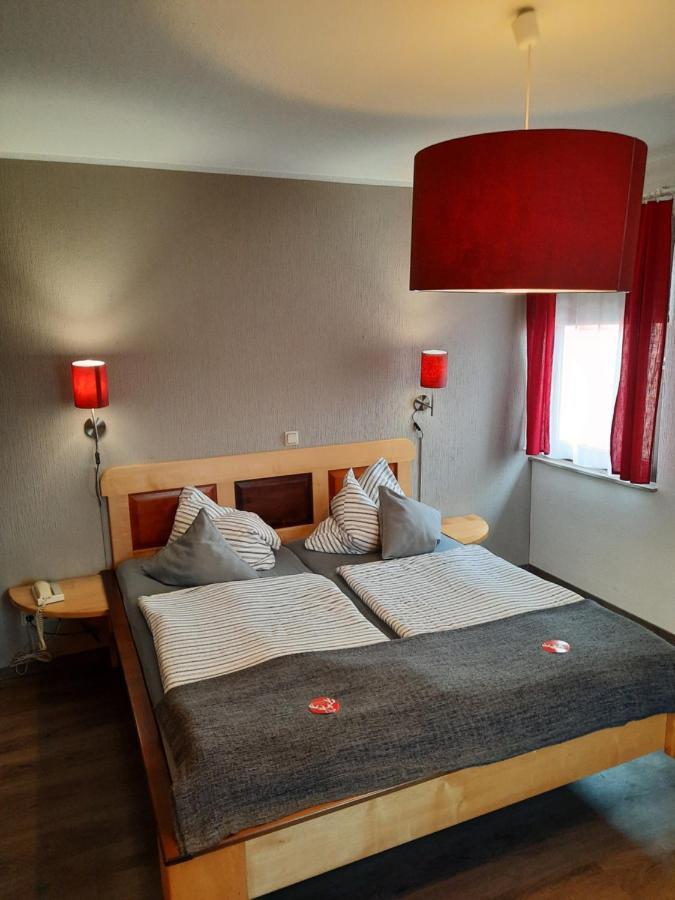 Landhotel Brauner Hirsch 캄머포르스트 외부 사진