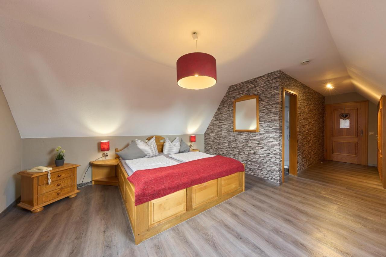 Landhotel Brauner Hirsch 캄머포르스트 외부 사진